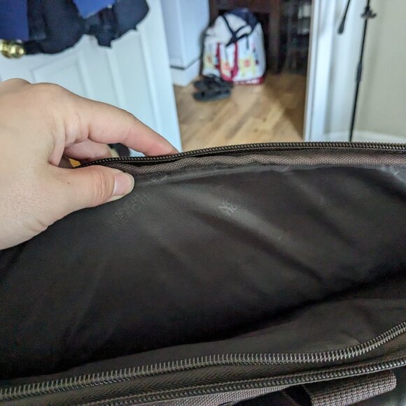 Kenneth Cole Reaction Messenger Bag Genuine LEATHER Laptop Briefcase - Picture 6 of 9